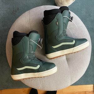 Vans encore OG snowboard boots women’s 10